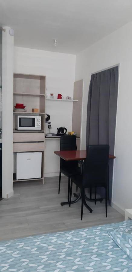 Logement indépendant avec ventilateur, frigo et micro-ondes in Poitiers, Vienne (France)