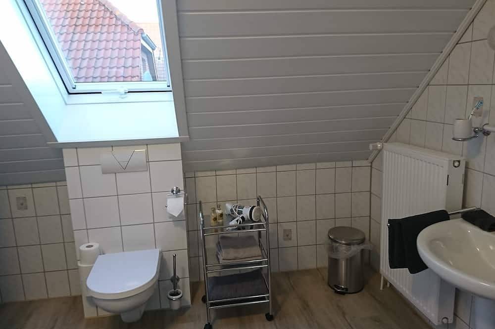 Ganze Wohnung, Sonnige Ferienwohnung mit Balkon und Teichausblick in Moormerland, Nordseeküste
