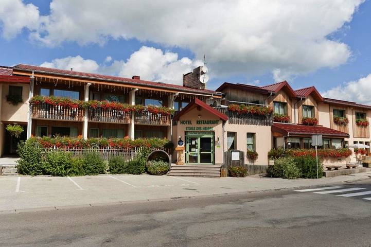 Hôtel, avec Jacuzzi et Terrasse ainsi que Jardin et Piscine