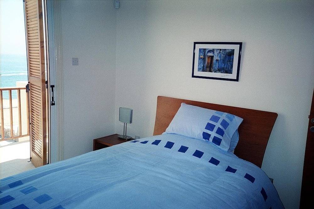 Endless seaviews and private pool -- and a stroll to Coral Bay! in Peyia, Südzypern