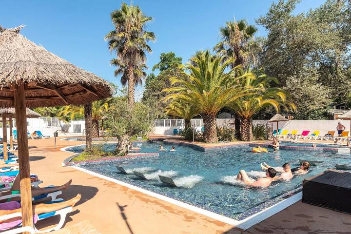 Camping pour 6 personnes, avec terrasse ainsi que piscine et sauna à Bidart - 4
