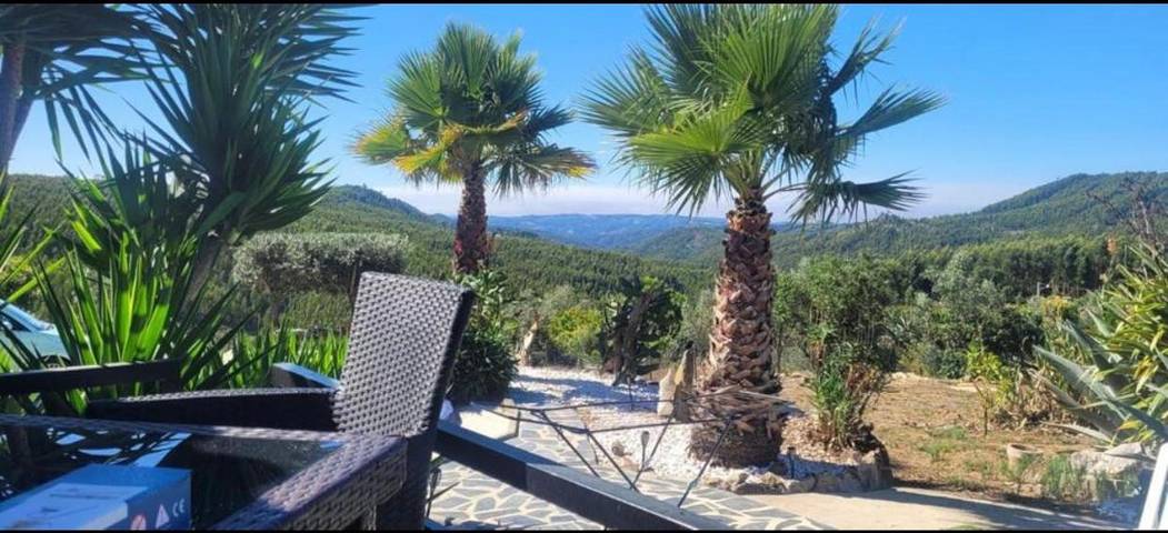 Location de vacances pour 4 personnes, avec vue ainsi que jardin et piscine dans Aguda