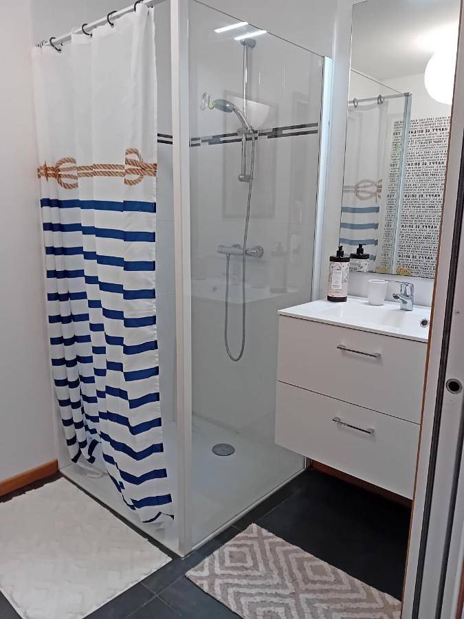 Double Room with Private Bathroom in Camoël, Côte des Mégalithes