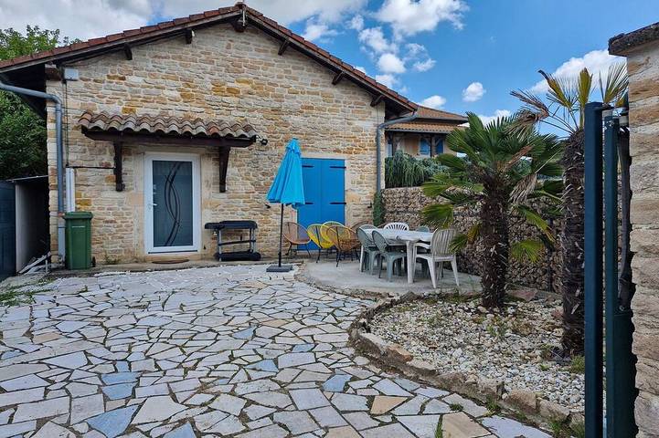 Gîte pour 9 personnes, avec jardin et terrasse à Feillens