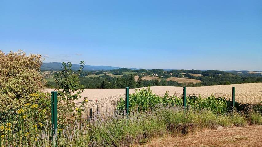 Location de vacances pour 4 personnes, avec Terrasse et Jardin ainsi que Piscine et Vue à Bourganeuf - 2
