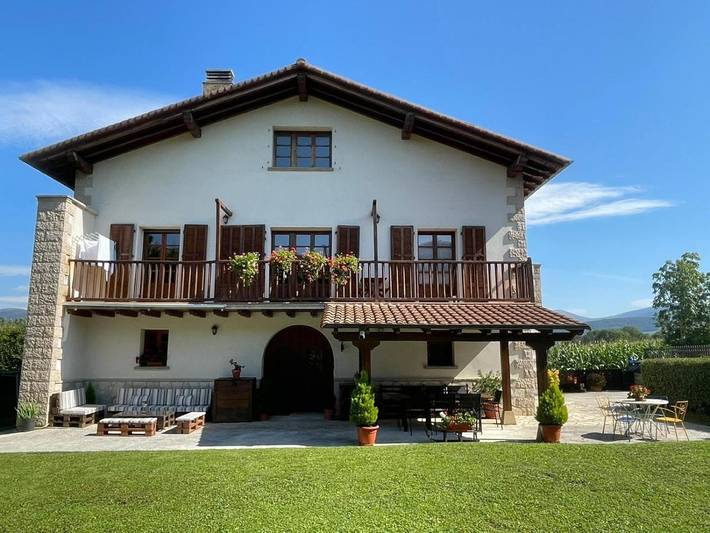 Casa rural para 9 personas, con Balcón y Terraza además de Jardín y Vistas en Ulzama