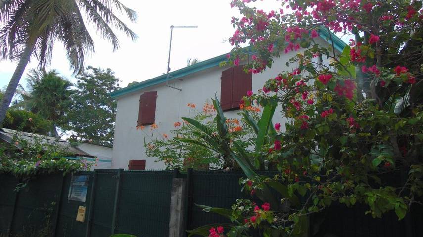 Gîte pour 2 personnes, avec jardin ainsi que vue et terrasse, animaux acceptés dans Plage de la Caravelle - 2