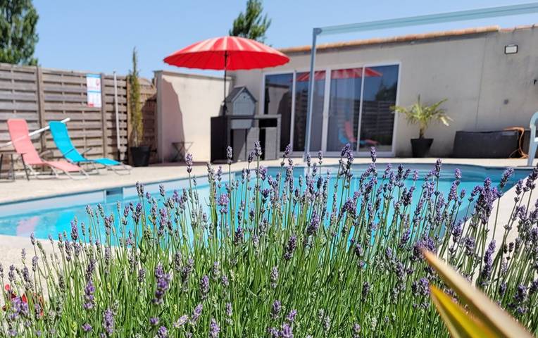 Gîte pour 5 personnes, avec jardin et piscine ainsi que jacuzzi et terrasse dans les Deux-Sèvres - 2