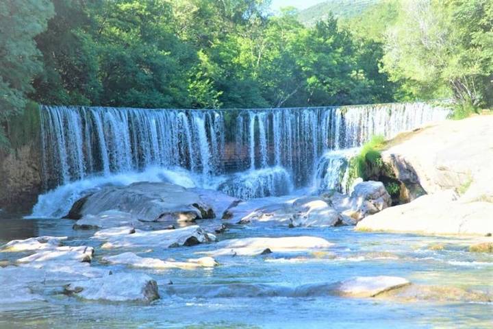Location de vacances pour 2 personnes, avec terrasse ainsi que piscine et jardin à Laroque (Hérault) - 4