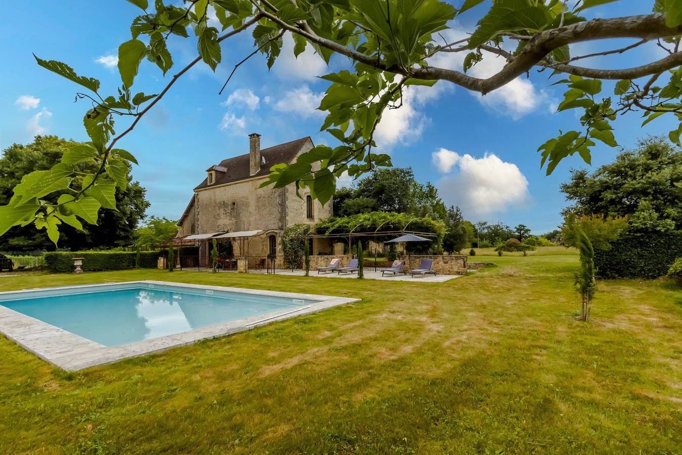Villa 'Demeure Au Coeur De La Nature' con piscina privada, terraza y Wi-Fi in Domme, Périgord Noir