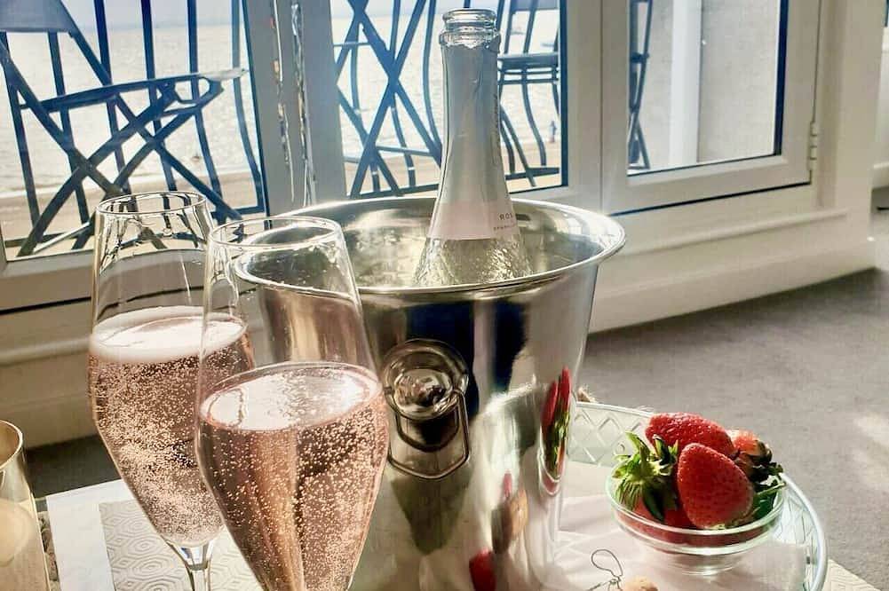 Apartamento entero, Estuary Views Penthouse 🖤 Beachfront with Parking in Southend-on-Sea, Este de Inglaterra