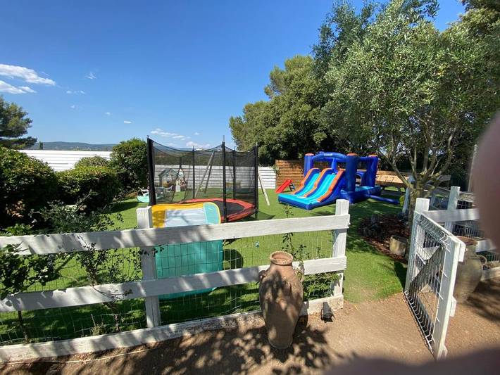 Gîte pour 20 personnes, avec vue et bassin pour enfant ainsi que piscine et jardin, animaux acceptés à Trans-en-Provence - 2