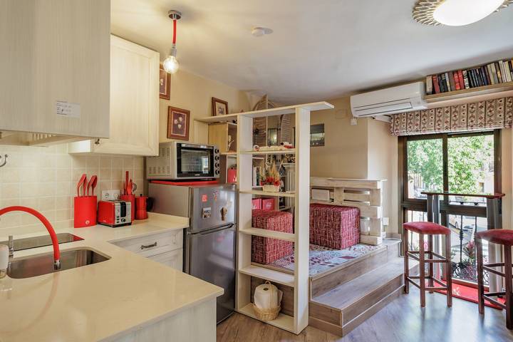 Entire apartment, 'Trajano Casco Antiguo' Apartment with Wi-Fi and Air Conditioning in Casco Antiguo, Sevilla