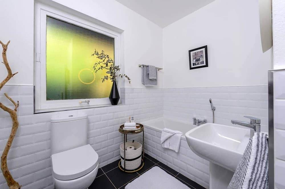 Caragh Lake House - Lakefront Escape and Sauna in Caragh, County Kerry