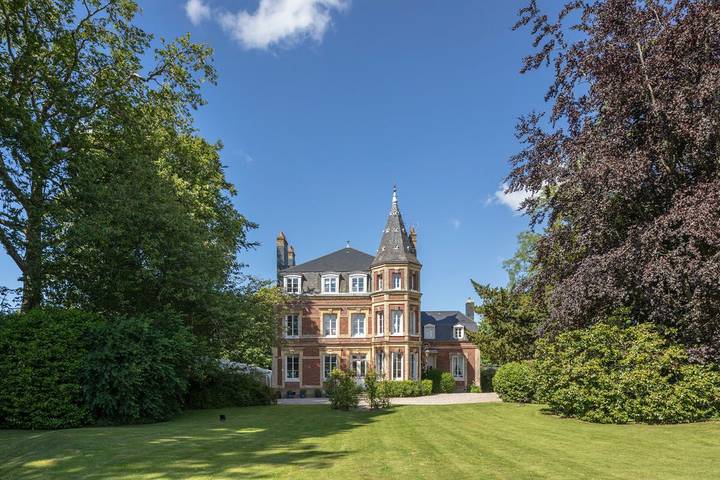 Château pour 33 personnes, avec terrasse ainsi que jacuzzi et jardin, animaux acceptés en Normandie - 2