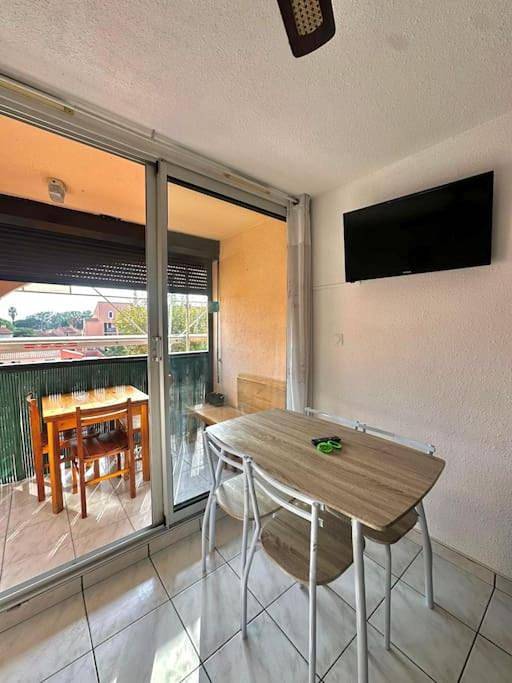 Gîte pour 4 personnes, avec jardin ainsi que balcon et piscine dans Office De Tourisme De Canet En Roussillon - 3