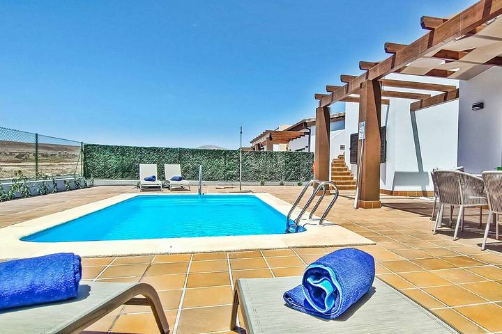 Villa voor 6 personen, met Terras en Zwembad in Las Salinas