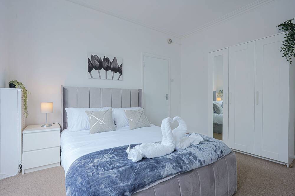 Fantastic 5 Bedroom House in Luton, Chiltern Hills