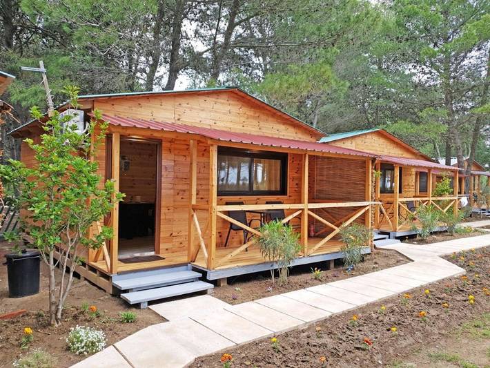 Bungalow für 4 Personen, mit Garten und Ausblick sowie Balkon in Montenegro