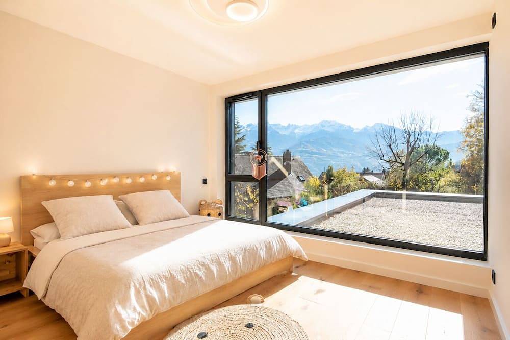 Gorgeous 4-bedroom house with Ac in charming Bernin France in Bernin, Isère