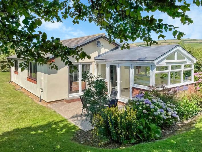 Log cabin for 8 people, with garden in Croyde