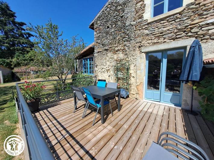 Gîte en cité médiévale de Vouvant avec parking privatif, 4 chambres in Vouvant, Fontenay-le-Comte