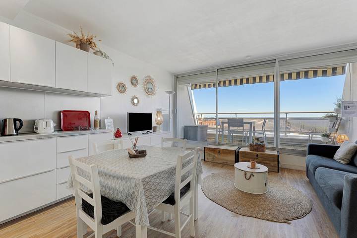 Entire studio, Apartment 'Carpe Diem' with Bassin View, Balcony and Wi-Fi in Arcachon, Arcachon region