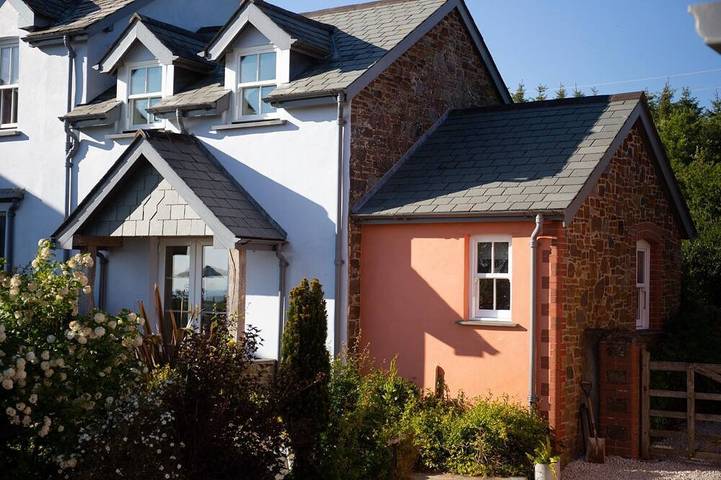 Cottage for 2 people, with hot tub and garden in Hartland