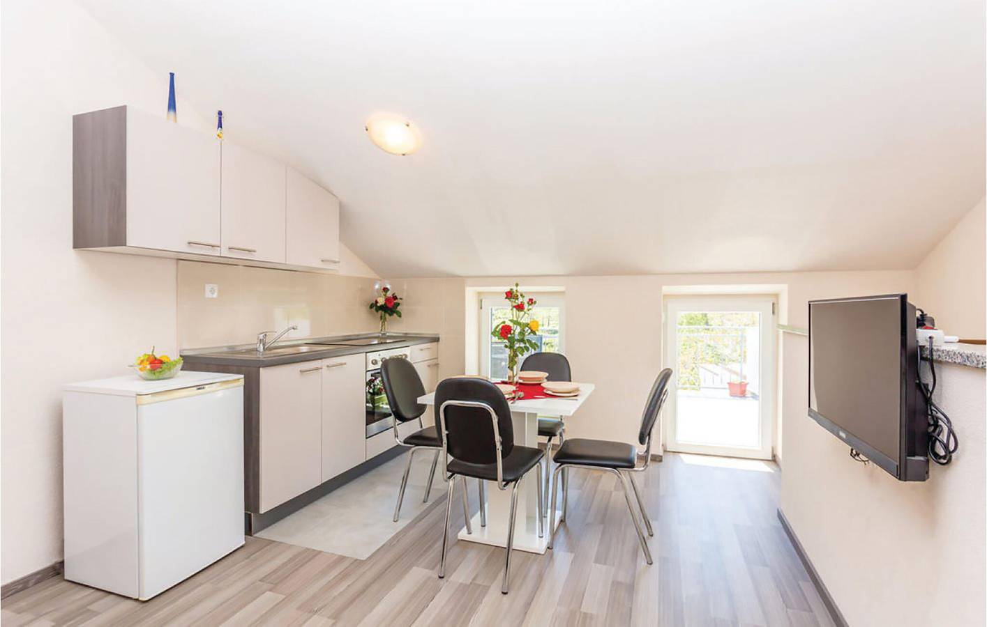 Appartement de vacances entier, Appartement chic avec piscine, Wi-Fi et terrasse près du restaurant Mošuna in Baška, Krk