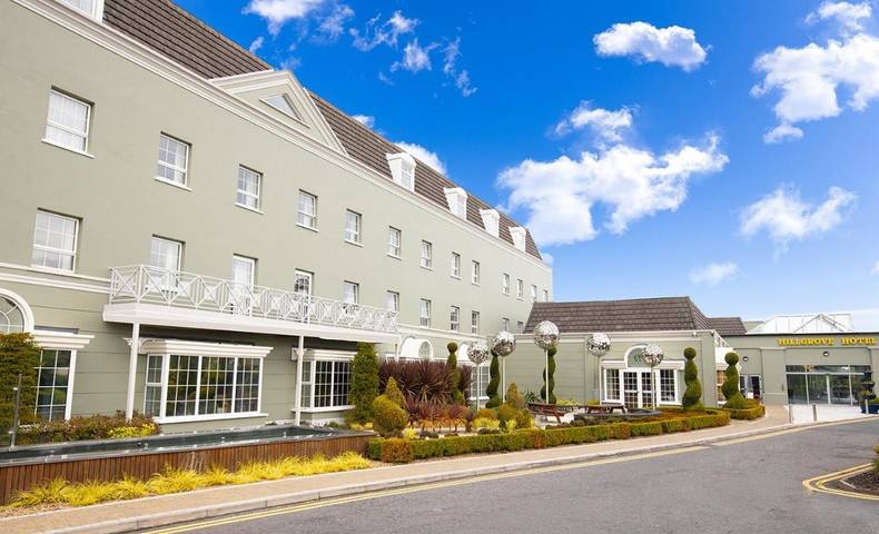 Hotel for 4 people, with Hot tub and Pool as well as Sauna in Monaghan
