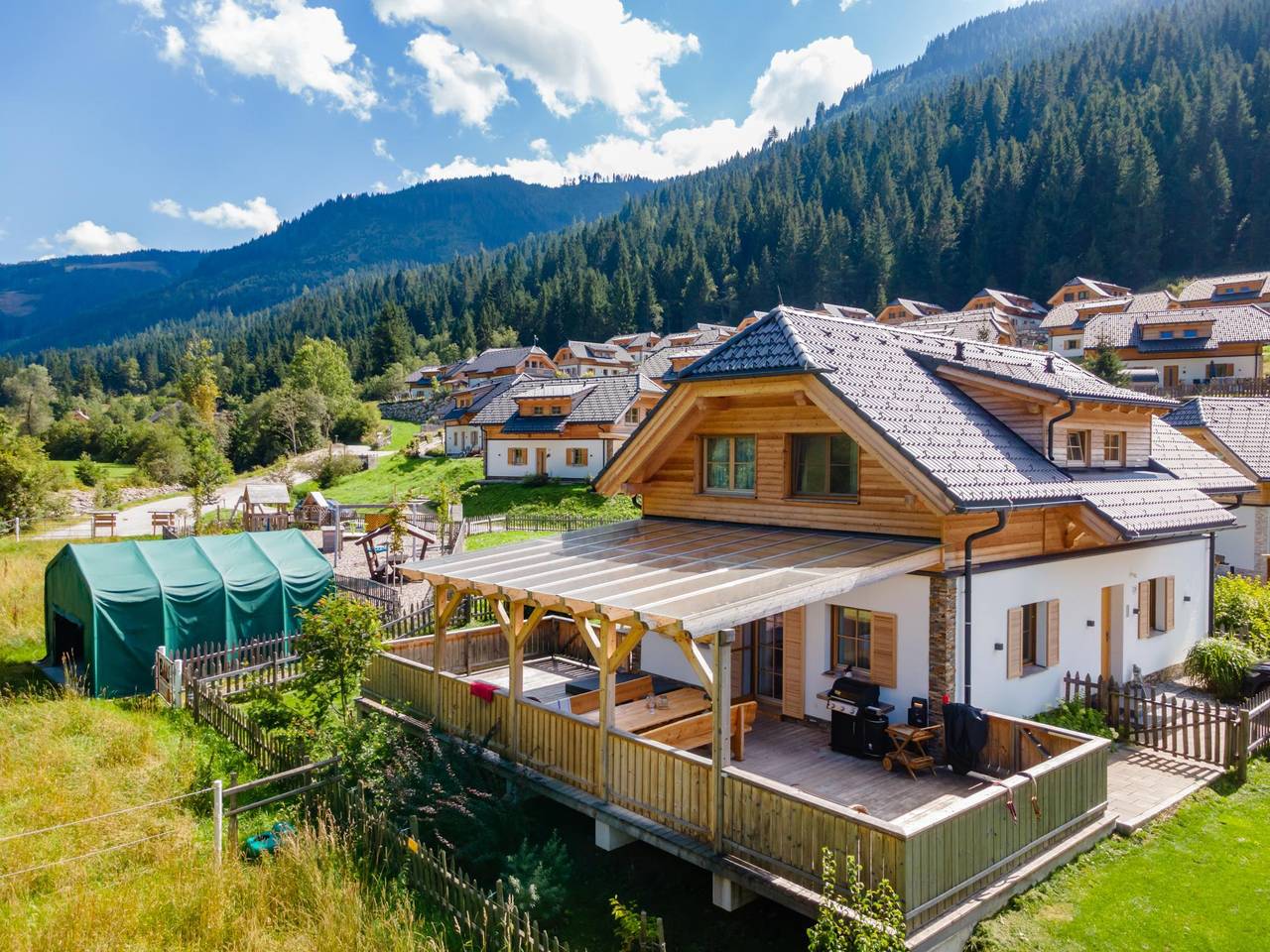 Chalet mit Terrasse, Sauna und Outdoor-Spa in Rottenmanner und Wölzer Tauern, Irdning-Donnersbachtal