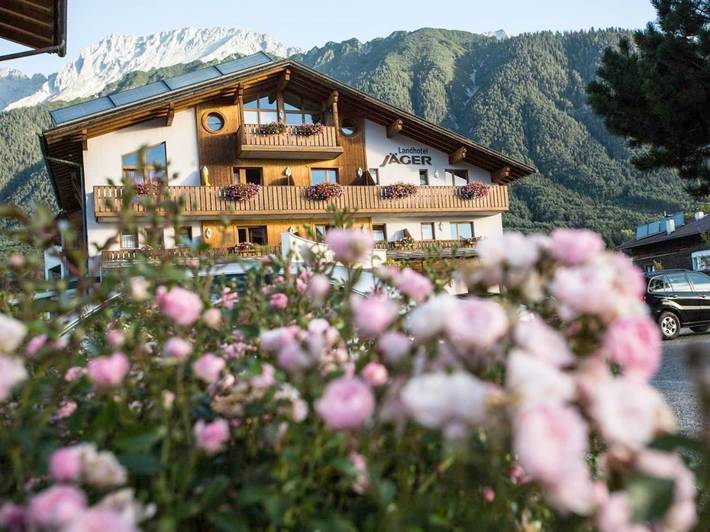 Hotel für 3 Personen, mit Balkon und Terrasse sowie Garten und Pool in Wildermieming - 2