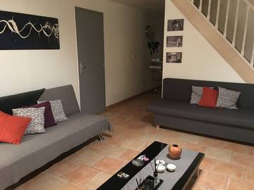 Gîte pour 4 personnes, avec piscine et jacuzzi ainsi que jardin et terrasse, animaux acceptés dans les Alpes-de-Haute-Provence