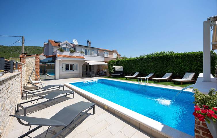 Mediterrane Oase mit Pool und WiFi in Kreševo, Dalmatinisches Zagora