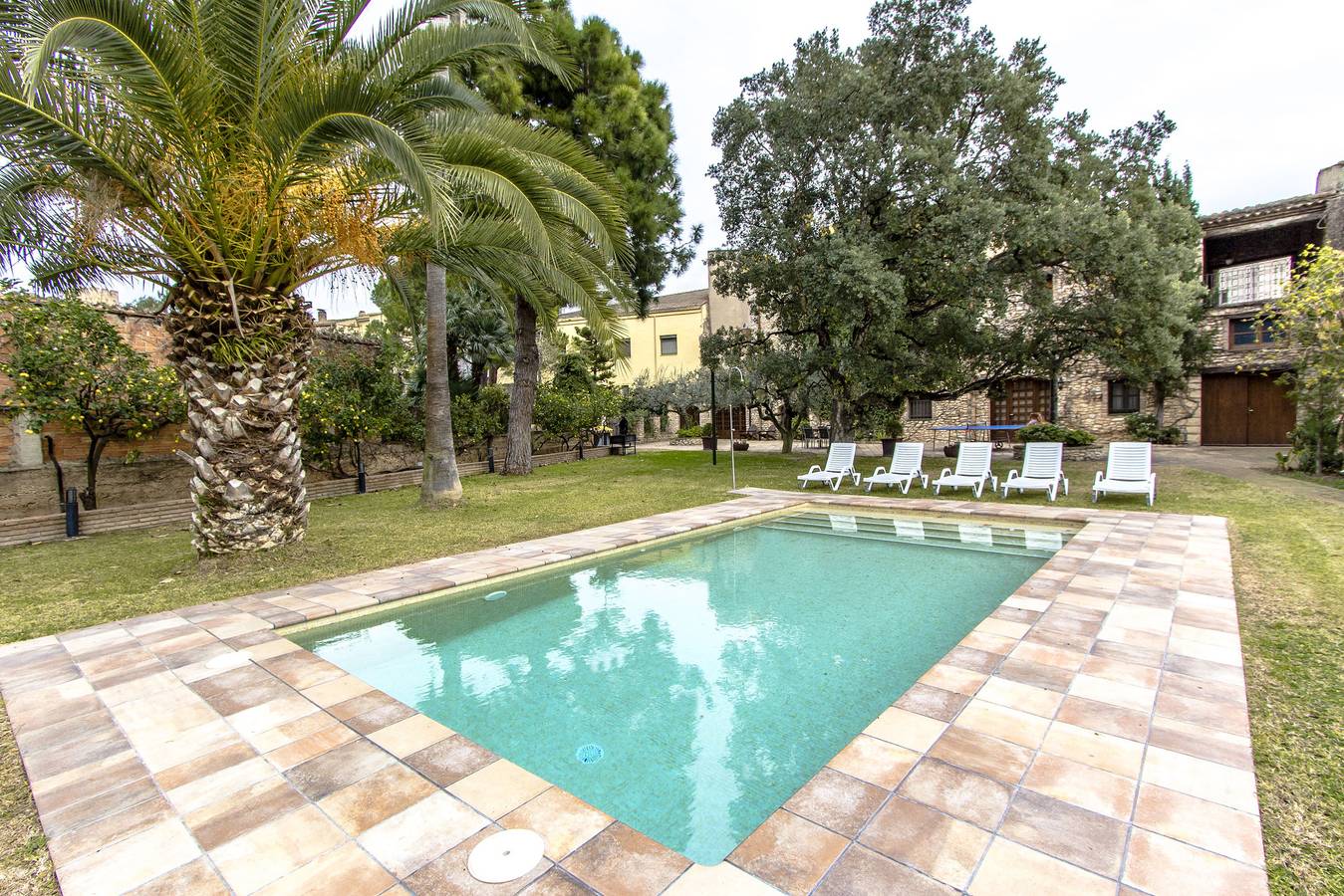 Escape into majestic history for 32 guests, just 14 minutes from Barcelona. in Santa Oliva, Costa Dorada