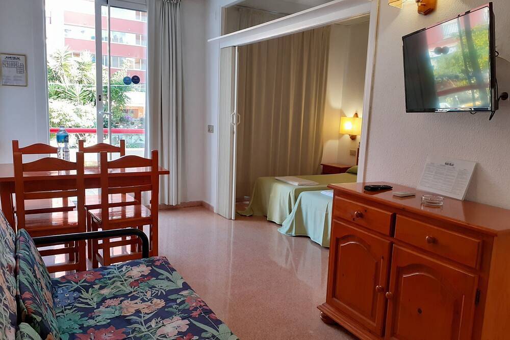 Hel lägenhet, Apartaments Mar Blau - Calella Beach in Calella, Costa del Maresme