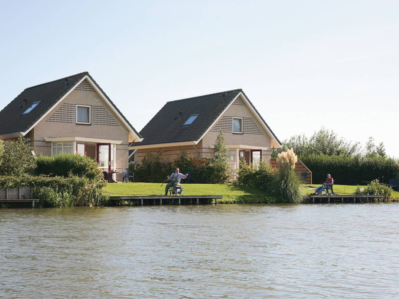 Schönes Ferienhaus mit Bootssteg am Ijsselmeer in Medemblik, Ijsselmeer