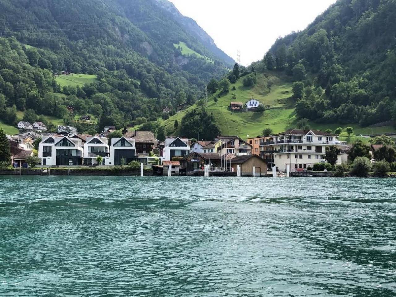 Villa am See 5 / Beach House in Sisikon, Vierwaldstättersee