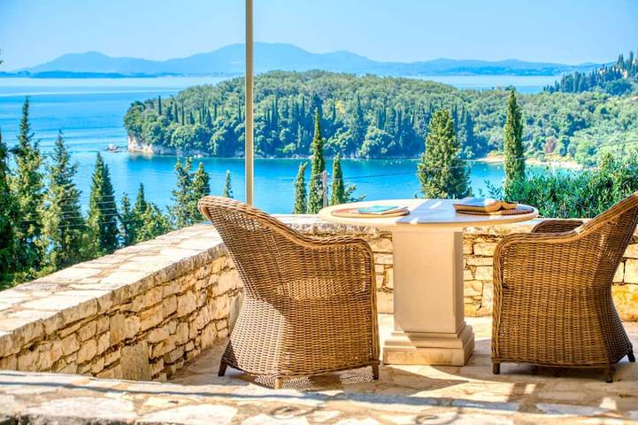 Gîte pour 2 personnes, avec Balcon ainsi que Jacuzzi et Jardin à Corfou