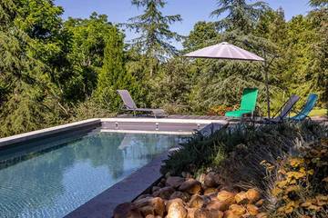 Gîte pour 8 personnes, avec piscine et jardin à Cherveix-Cubas
