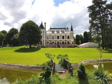 Cottage pour 2 personnes, avec terrasse ainsi que piscine et jardin dans Saint-Paul-en-Jarez