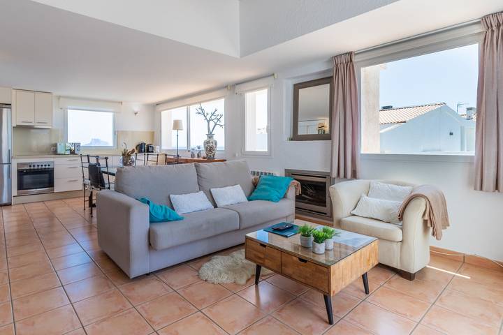 Appartement entier, Appartement 'Penthouse Center Altea' avec vue sur la mer, Wi-Fi et climatisation. in Platja de l'Espigó (Altea), Altea