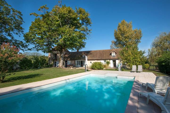 Gîte pour 10 personnes, avec Terrasse ainsi que Jardin et Piscine