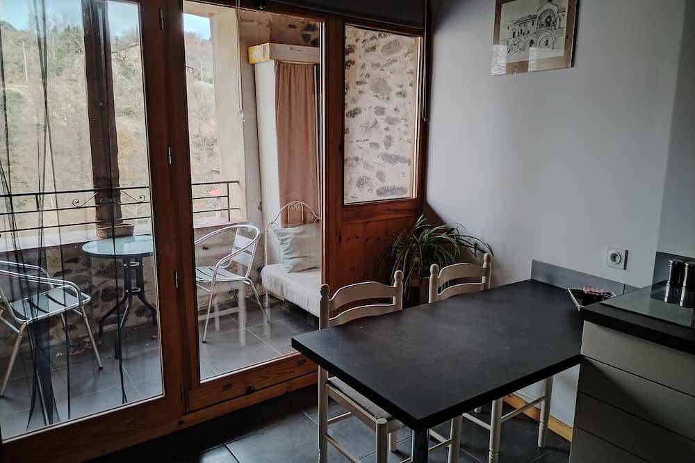 Casa de vacaciones 'Chez Laetitia' con terraza privada y Wi-Fi in Campôme, Parque Natural Regional de los Pirineos Catalanes