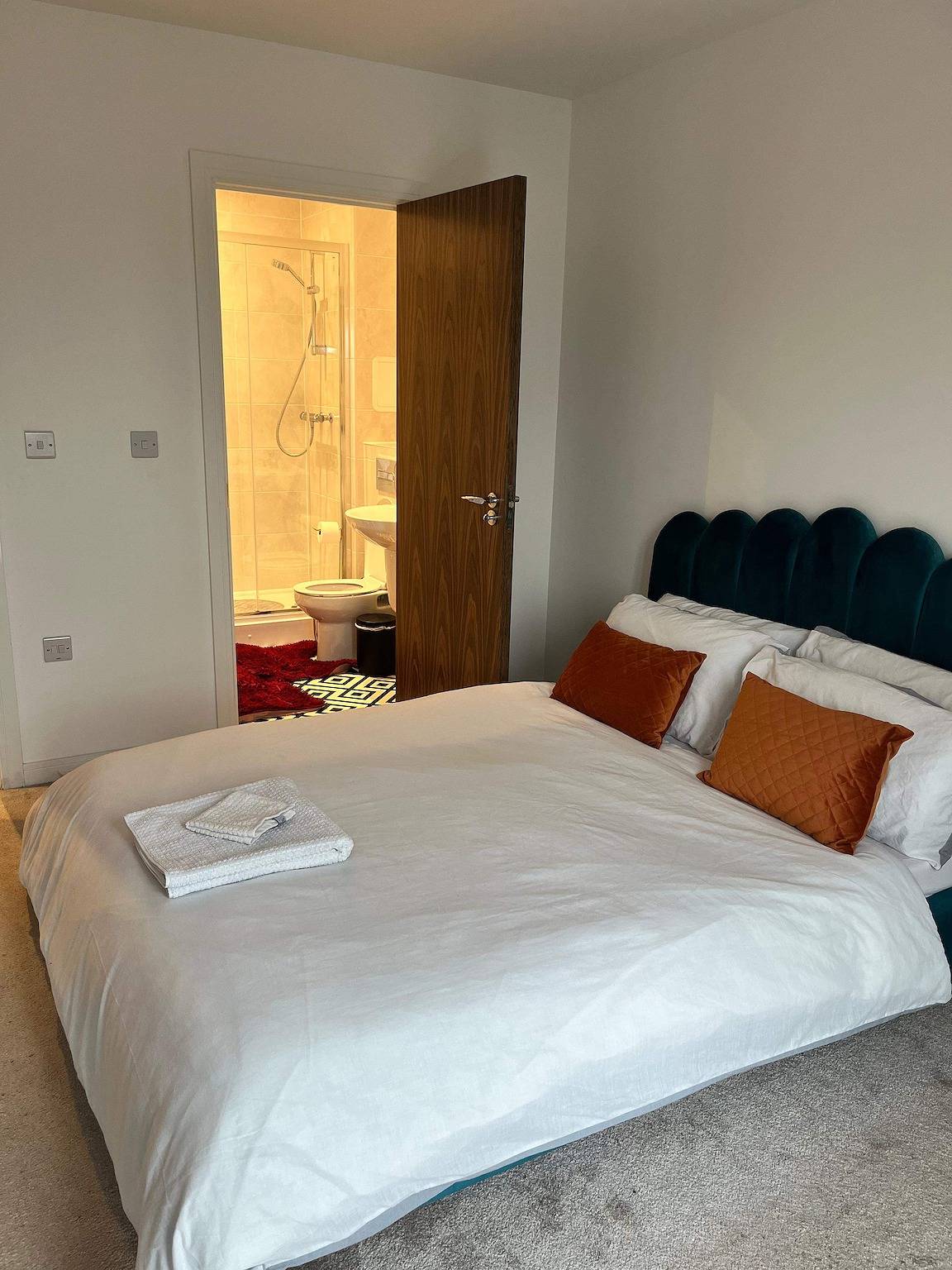 Ganze Ferienwohnung, Prime Location - Apt - Stay 4 - Lakeside - Parking in Thurrock