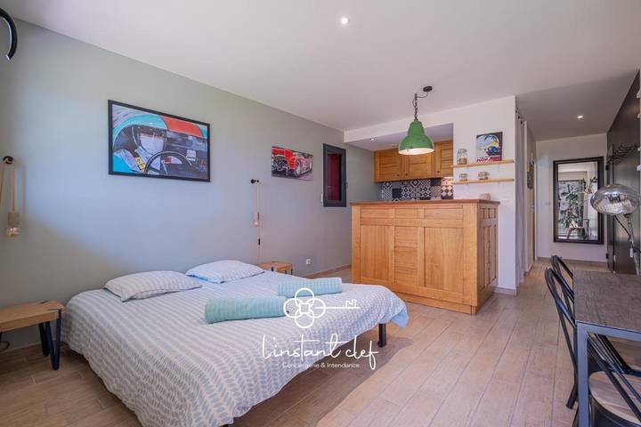 Location de vacances pour 2 personnes, avec vue ainsi que terrasse et jardin à Guécélard - 3