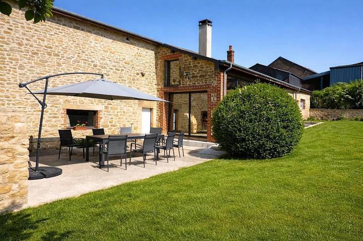Location de vacances pour 14 personnes, avec jardin à L'Échelle