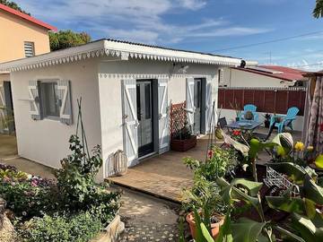 Gîte pour 3 personnes, avec jacuzzi et jardin dans Trois Mares