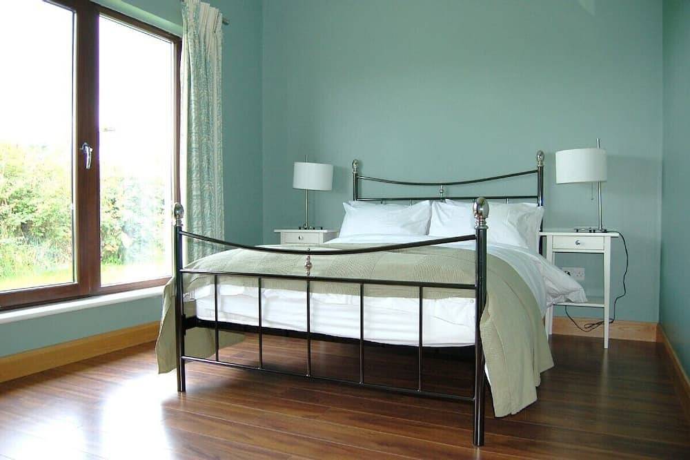 Tara's House. Contemporary luxury house, fabulous sea views on Wild Atlantic Way in Inishowen, County Donegal