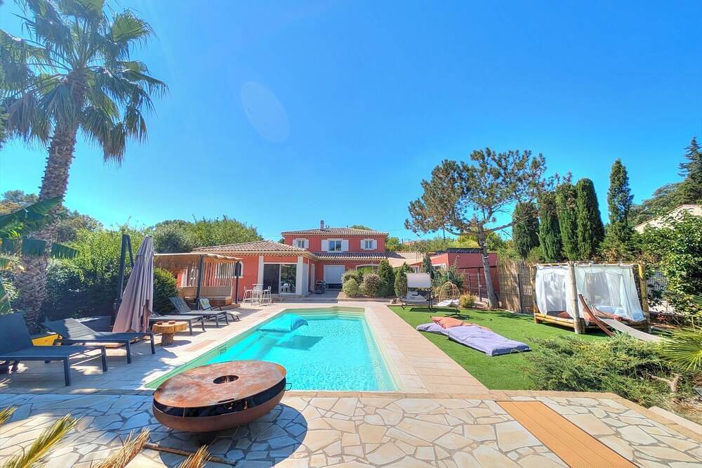 Entire apartment, 2-bed studio with kitchenette, shared terrace and bathroom in Le Cannet-des-Maures, Draguignan region